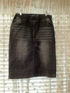 NUGGLES Women’s Medium Denim Skirt